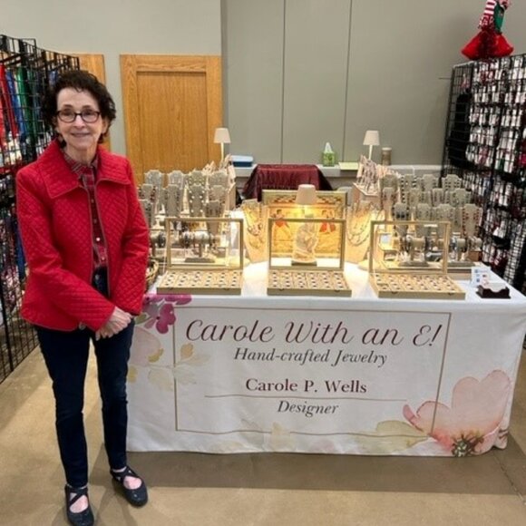 Handmade necklace/earring set in black with gold accents - Picture 12 of 12